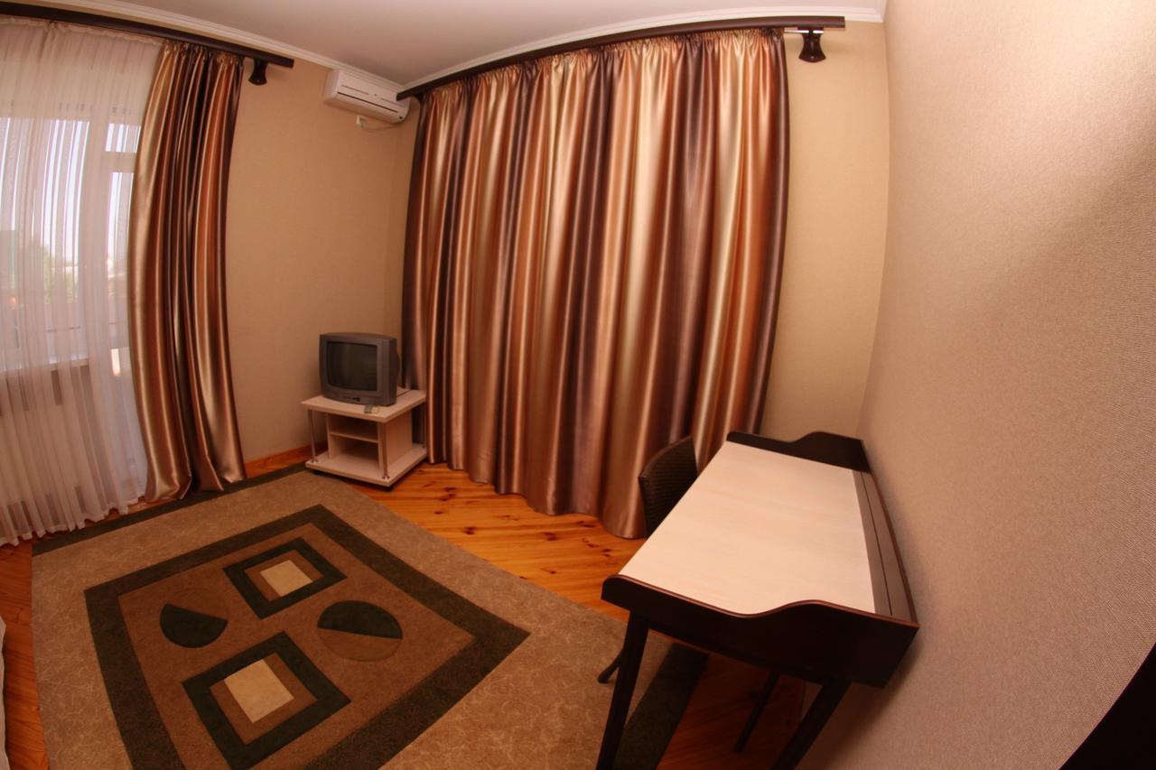 Hotel Uyut Tschernihiw Exterior foto