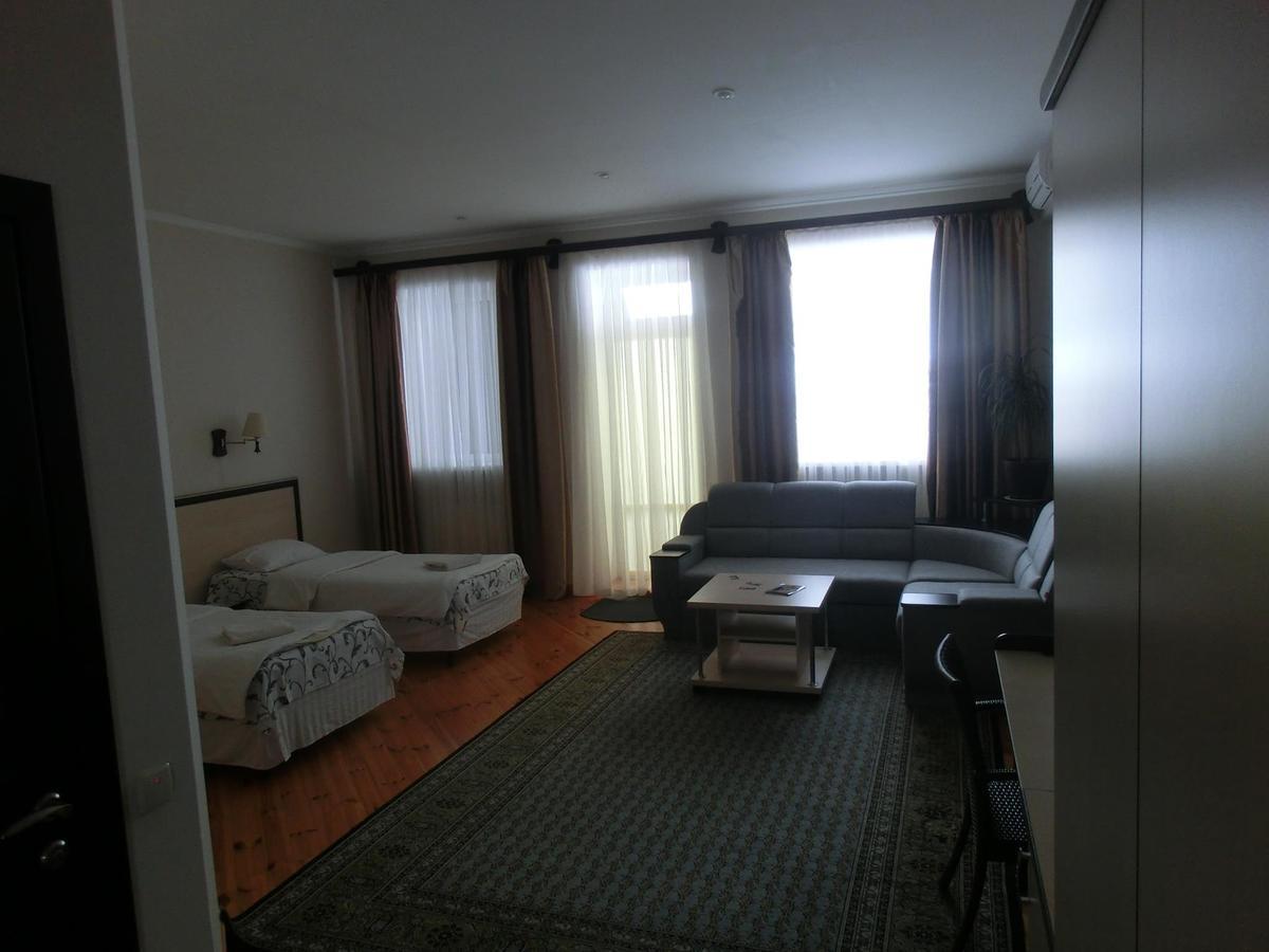 Hotel Uyut Tschernihiw Exterior foto
